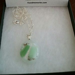 Oval pendant necklace